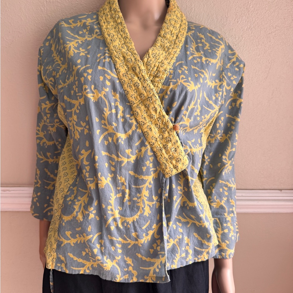Yellow and Gray Floral Wrap Top size 7 used - Picture 2 of 7